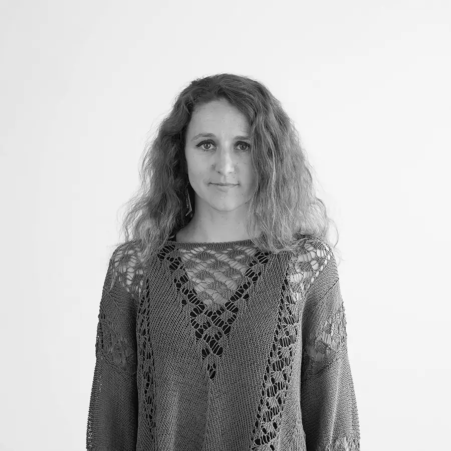 Retrato en blanco y negro de Zuzana Prochazkova, de PichArchitects