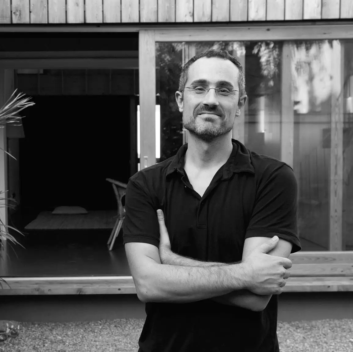 Retrato en blanco y negro de Marc Folch, de Calderon-Folch Studio