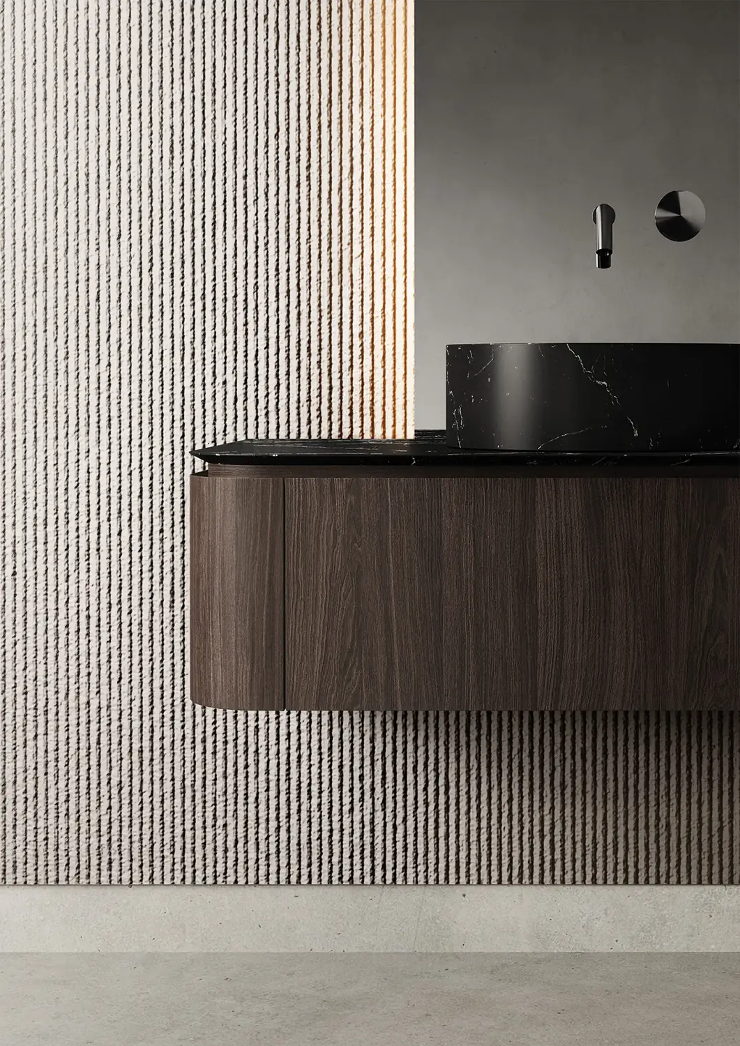 Mueble suspendido de madera oscura con laterales curvos, encimera y lavabo de mármol negro veteado ante una pared acanalada