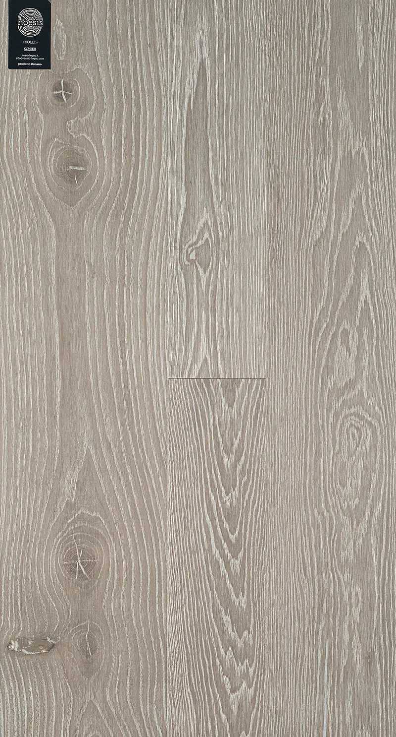 Muestra de tablas de roble de tono gris claro con la veta blanqueada