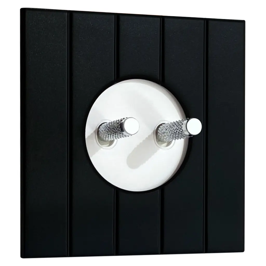 Interruptor de doble palanca con placa cuadrada negra acanalada y disco central blanco