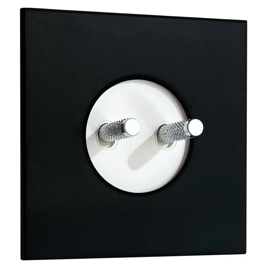 Interruptor de doble palanca con placa cuadrada negra lisa y disco central blanco