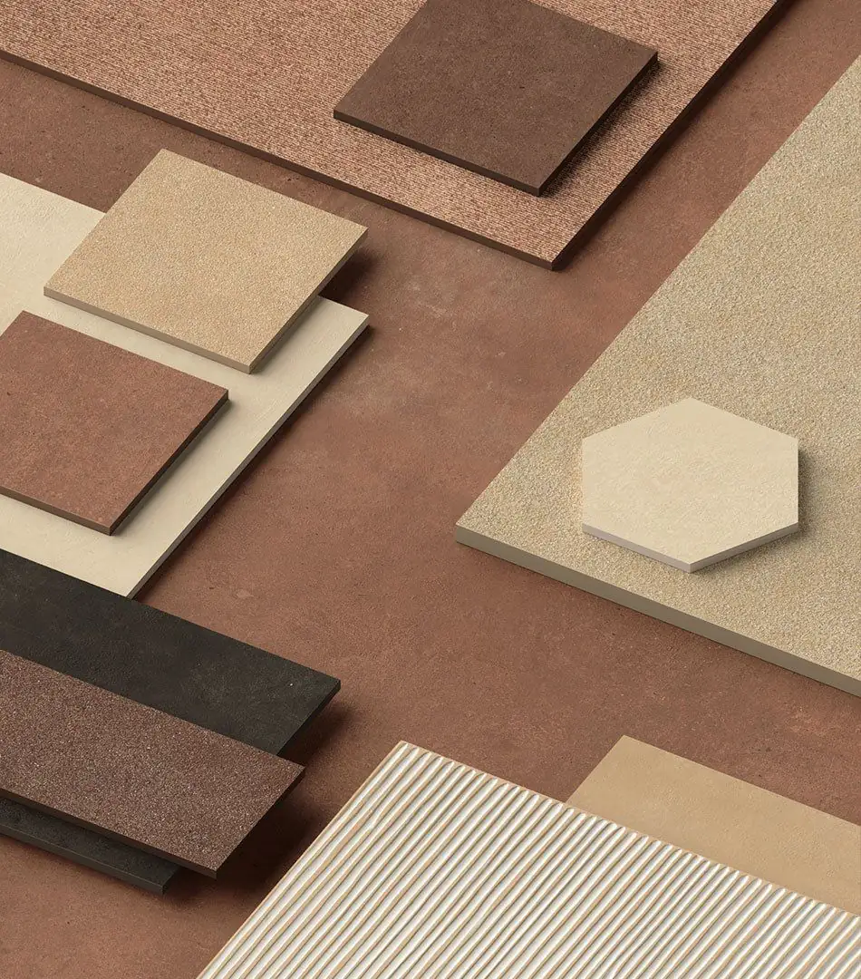 Muestras de porcelánico en tonos tierra con superficies lisa, granulada y acanalada y una pieza hexagonal