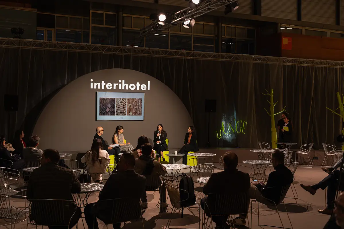 Público asistente a la mesa redonda de Matter en el Lounge de Interihotel.
