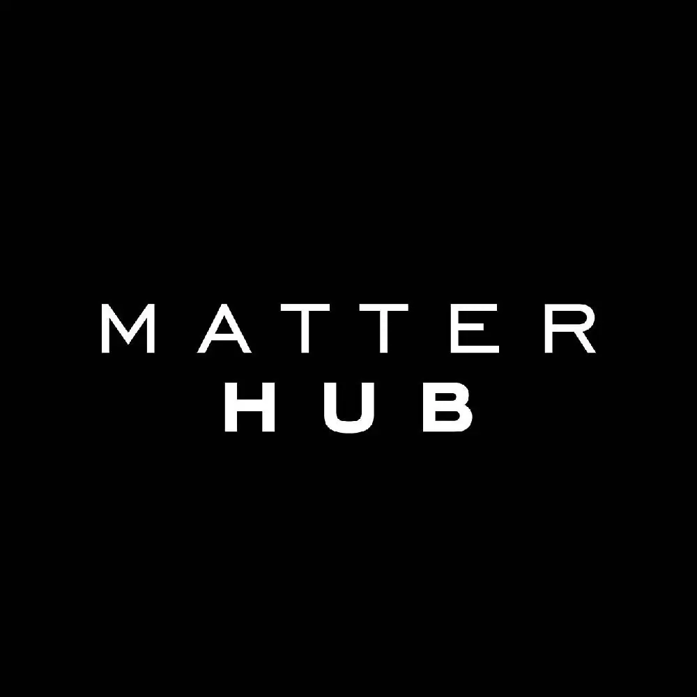 Logotipo de Matter HUB en blanco sobre fondo negro