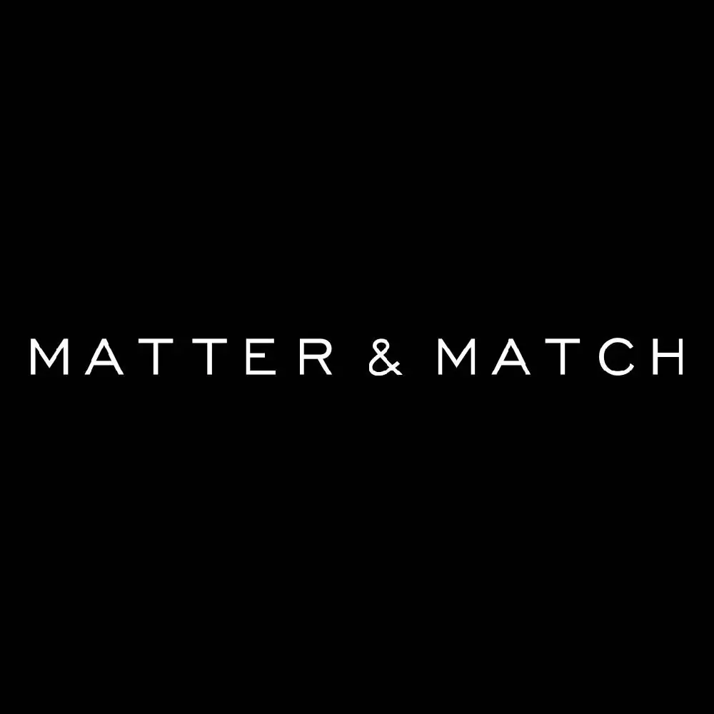 Logotipo de Matter & Match en blanco sobre fondo negro