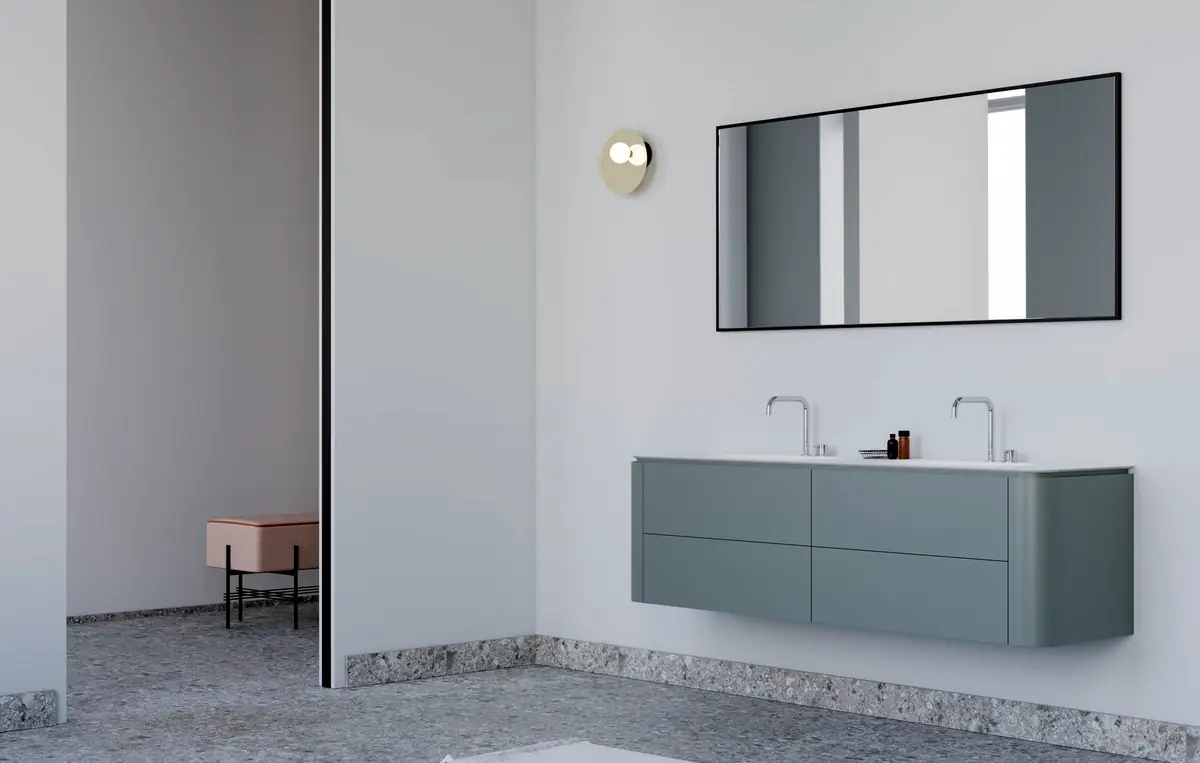 Mueble de baño suspendido verde grisáceo de cuatro cajones, con doble lavabo y espejo rectangular de marco negro