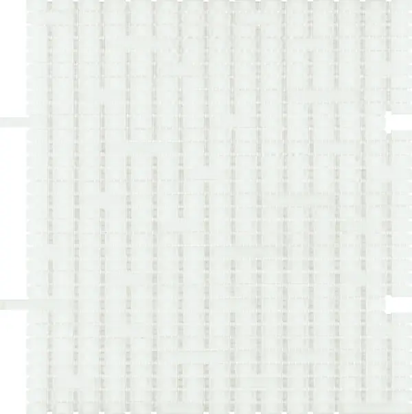 Lámina de mosaico Mist Snow, en blanco, con teselas rectangulares de tres longitudes y los bordes dentados que encajan con la lámina contigua.