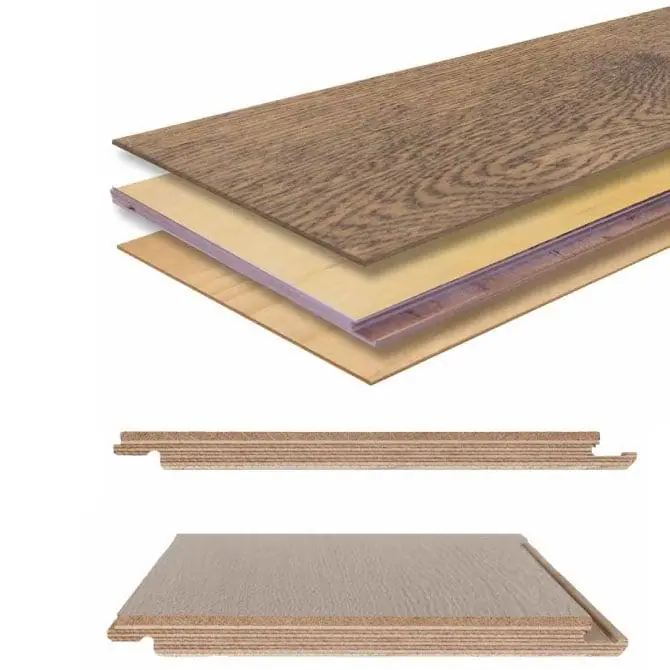 Despiece de una tabla de parquet en tres capas: capa superior de roble, alma de contrachapado de abedul y chapa inferior, con dos secciones de la tabla