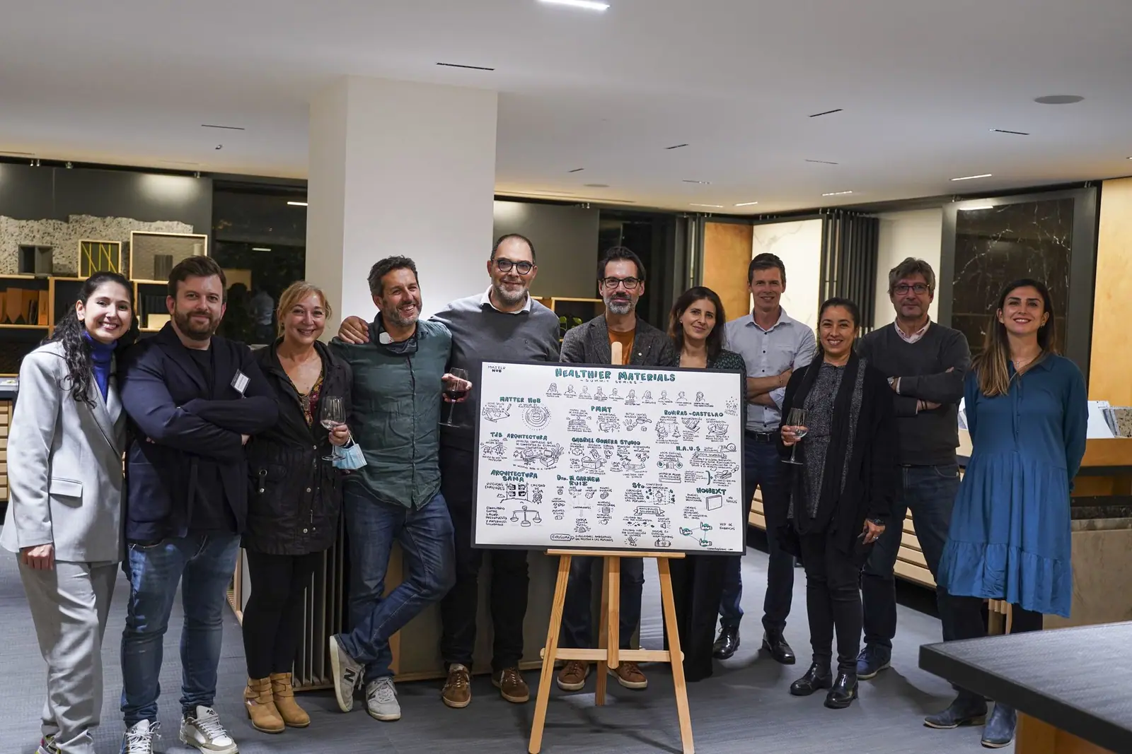 Ponentes del ciclo Healthier Materials junto al graphic recording del encuentro