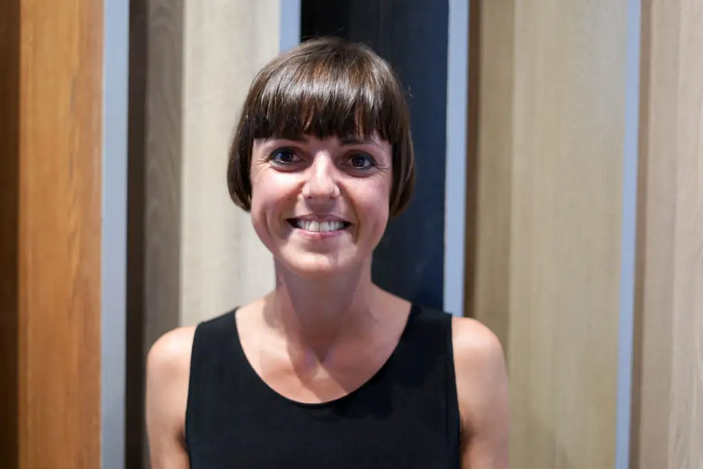 Retrato de una ponente de Lázaro Rosa-Violán Studio en el showroom de Matter