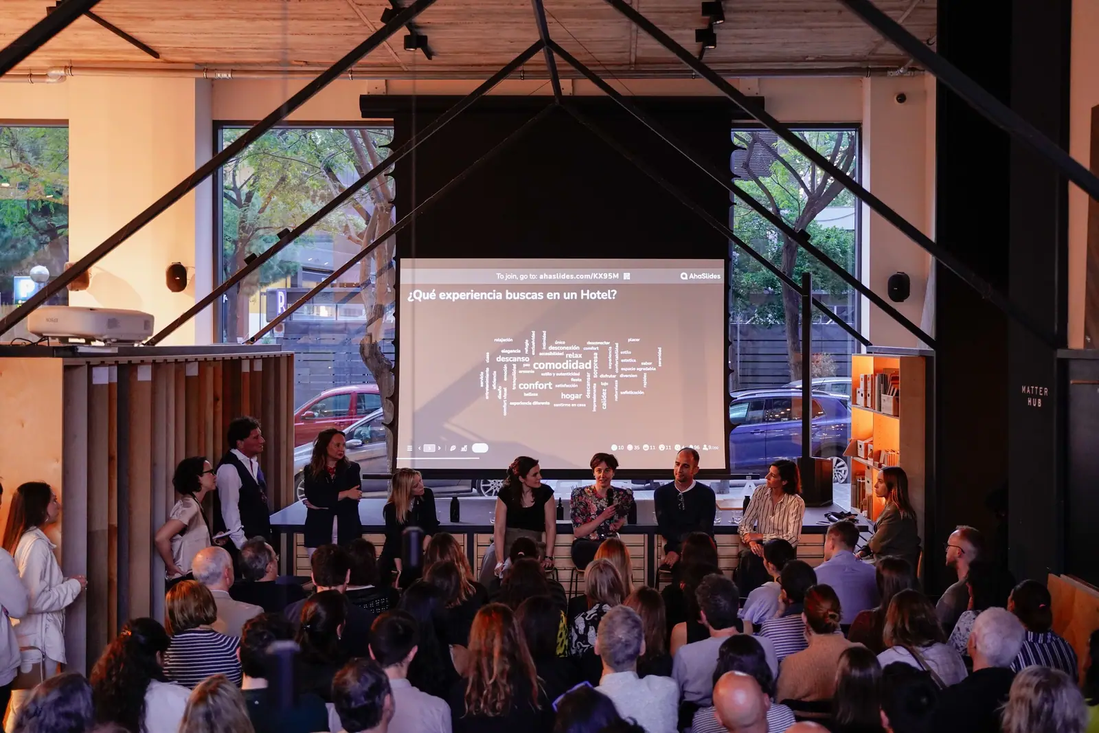 Público en la Talk That Matter sobre iluminación y confort en hoteles, en Matter Barcelona