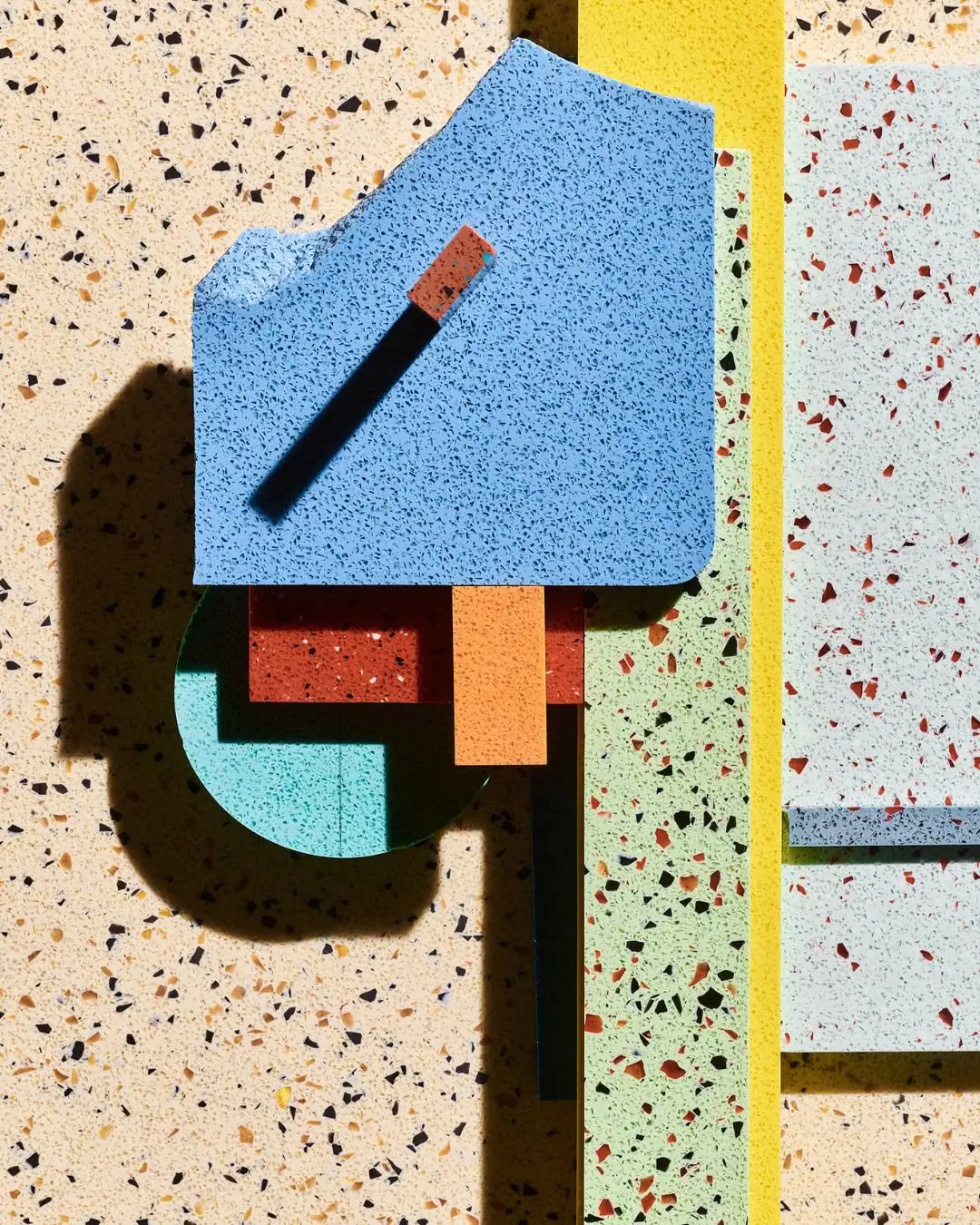 Composición de piezas de Durat de varios colores con moteado de plástico reciclado
