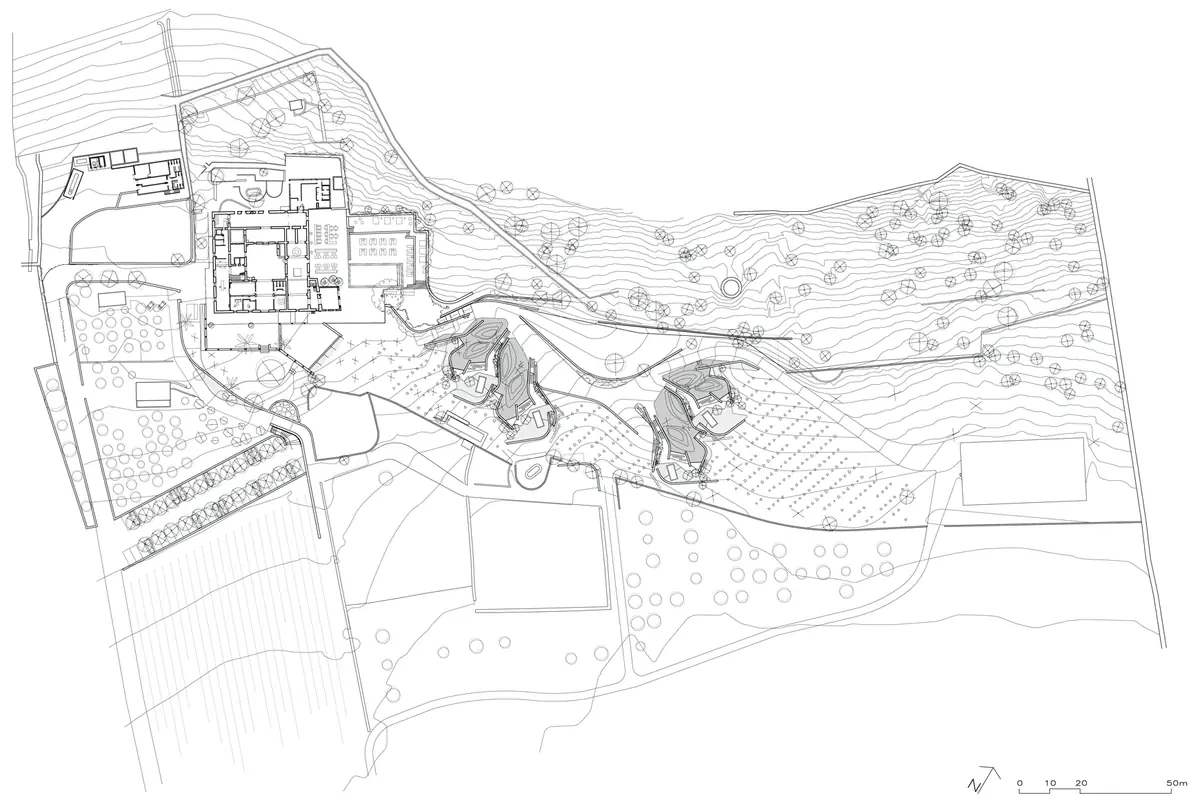 Plano de situación del hotel, las villas y los bancales de la finca